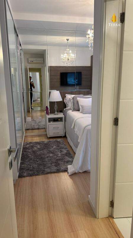 Celebrity Tower Apartamento com 3 quartos, Centro: 