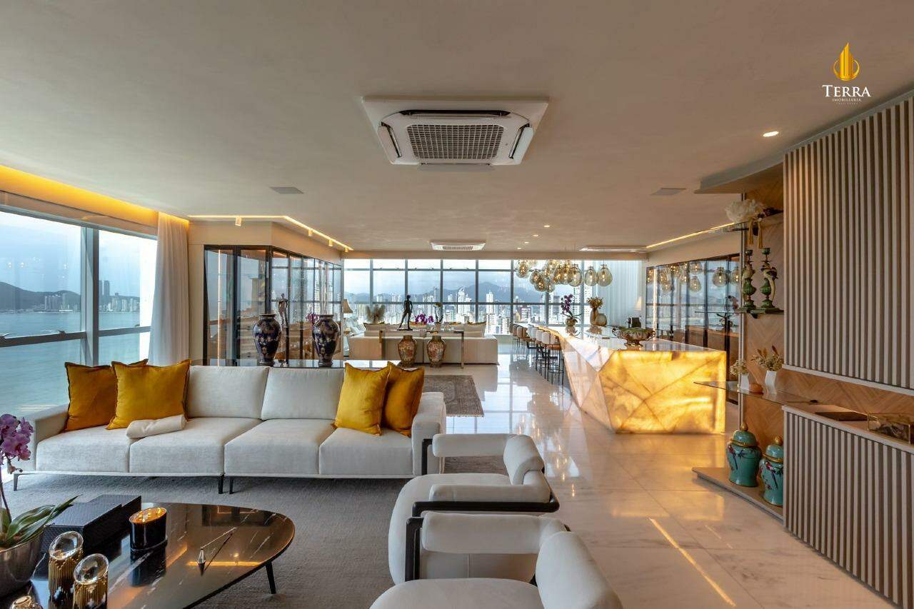 Edifício Sky Tower Cobertura com 3 quartos, Pioneiros: 