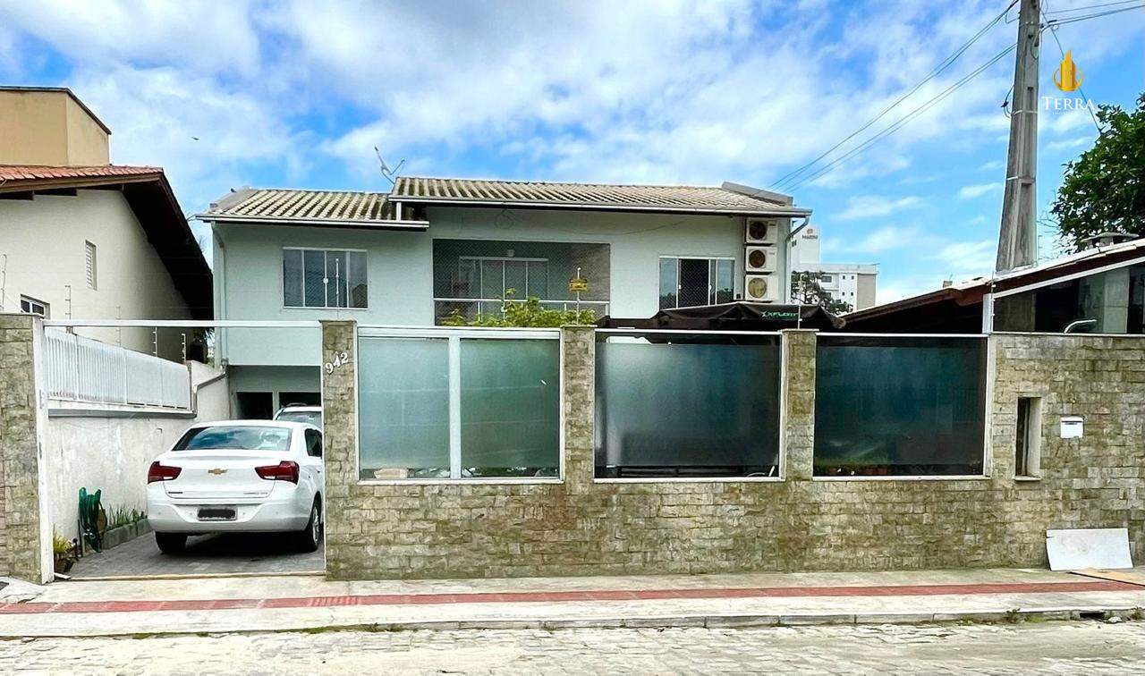 Casa com 5 quartos, CENTRO: