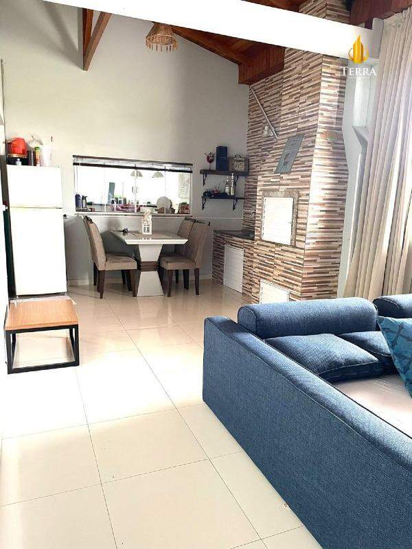  Casa com 5 quartos, CENTRO: 