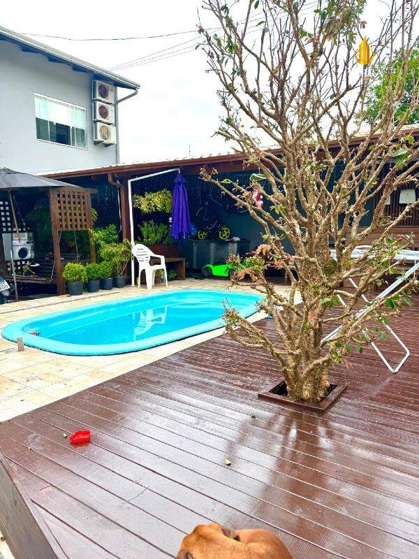 Casa com 5 quartos, CENTRO: