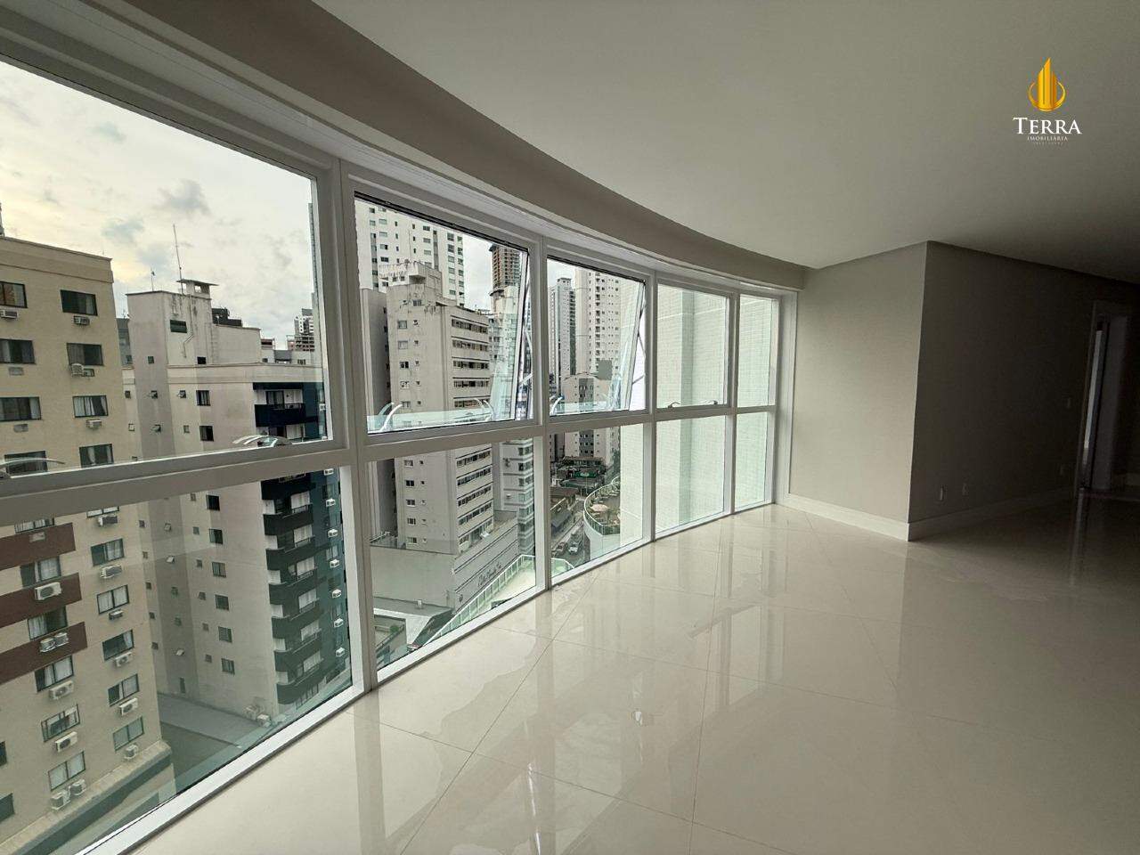 Magnifique Tower Residence Apartamento com 3 quartos, Centro: 