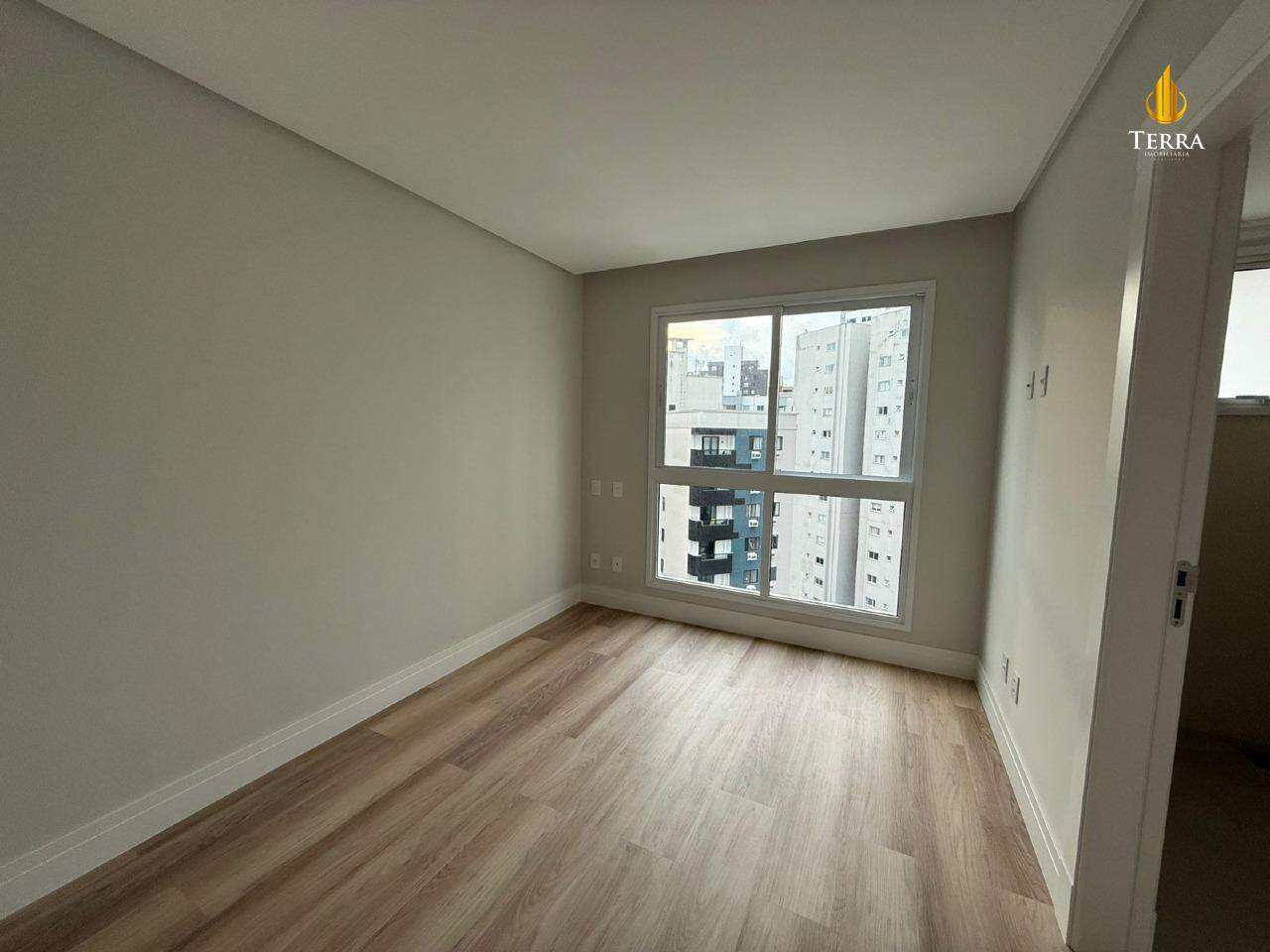 Magnifique Tower Residence Apartamento com 3 quartos, Centro: 