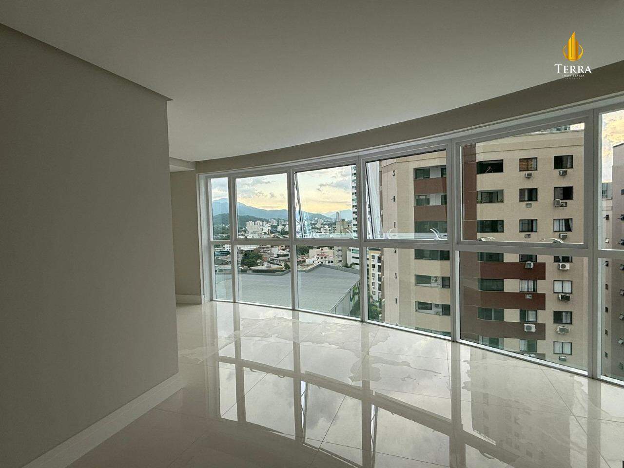 Magnifique Tower Residence Apartamento com 3 quartos, Centro: 