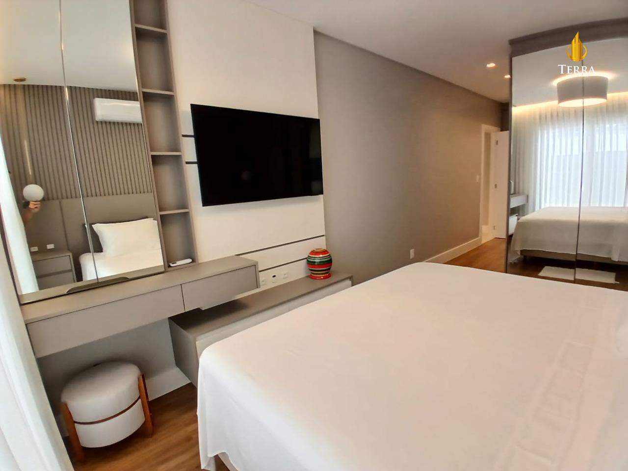 Ocean Wind Praia Brava Apartamento com 3 quartos, Praia Brava: 
