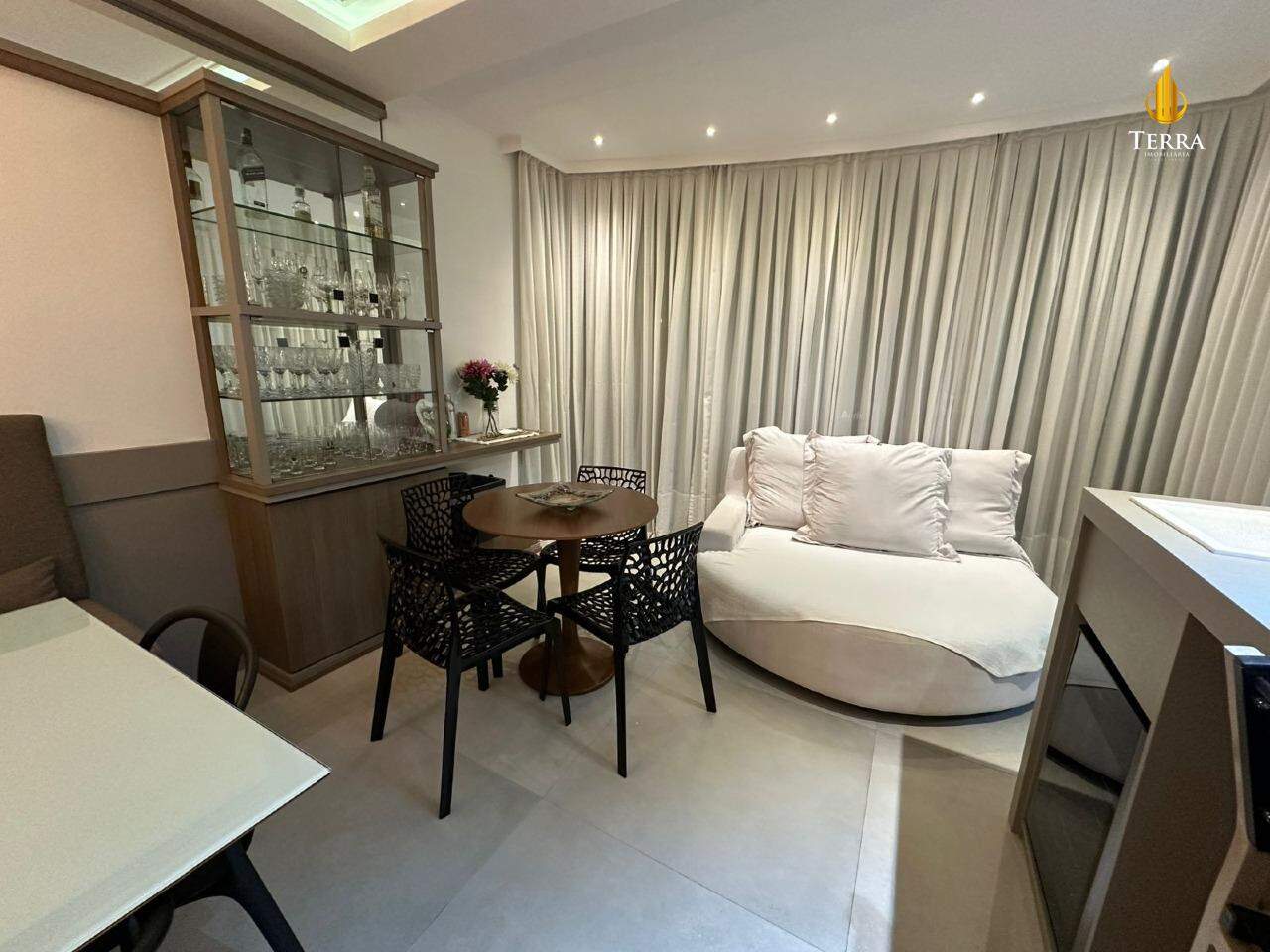 Edifício Torre Esmeralda Apartamento com 3 quartos, Centro: 
