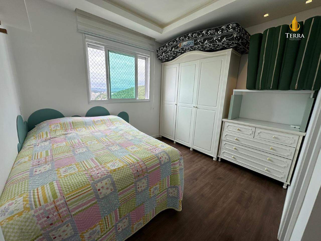 Edifício Torre Esmeralda Apartamento com 3 quartos, Centro: 