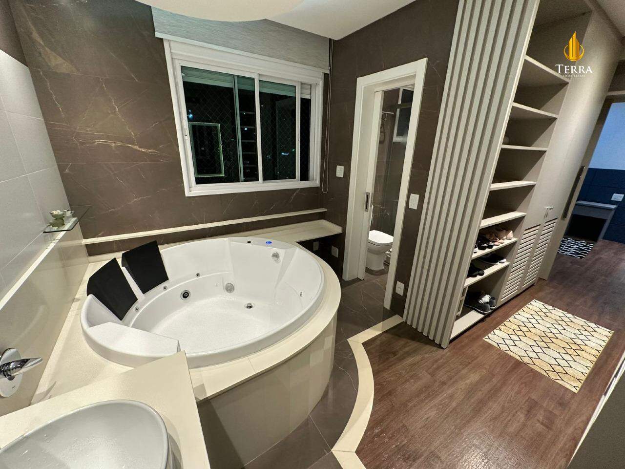 Edifício Torre Esmeralda Apartamento com 3 quartos, Centro: 