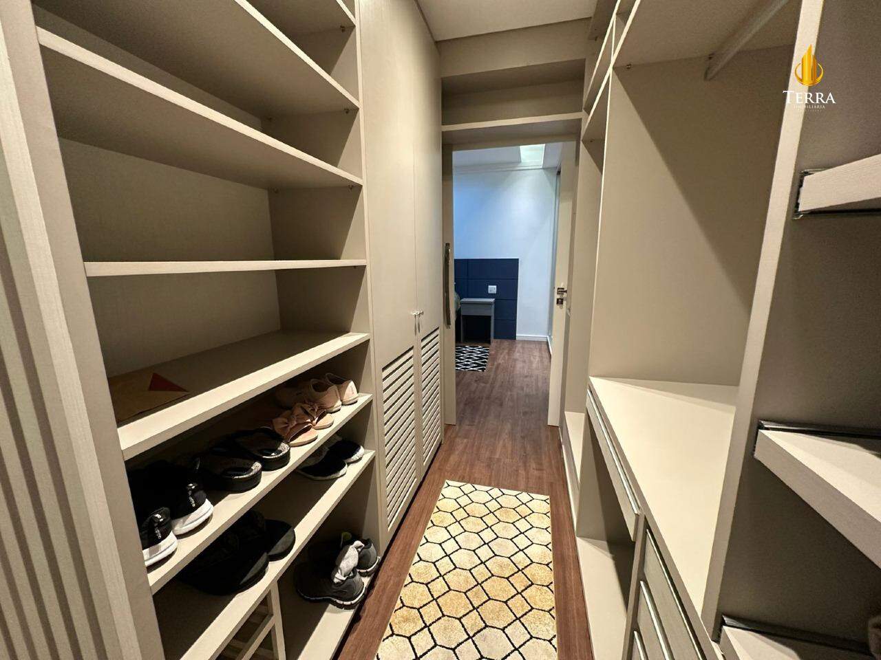 Edifício Torre Esmeralda Apartamento com 3 quartos, Centro: 