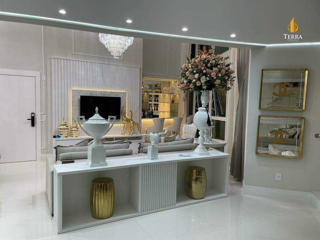 Magnifique Tower Residence Apartamento com 4 quartos, Centro: 