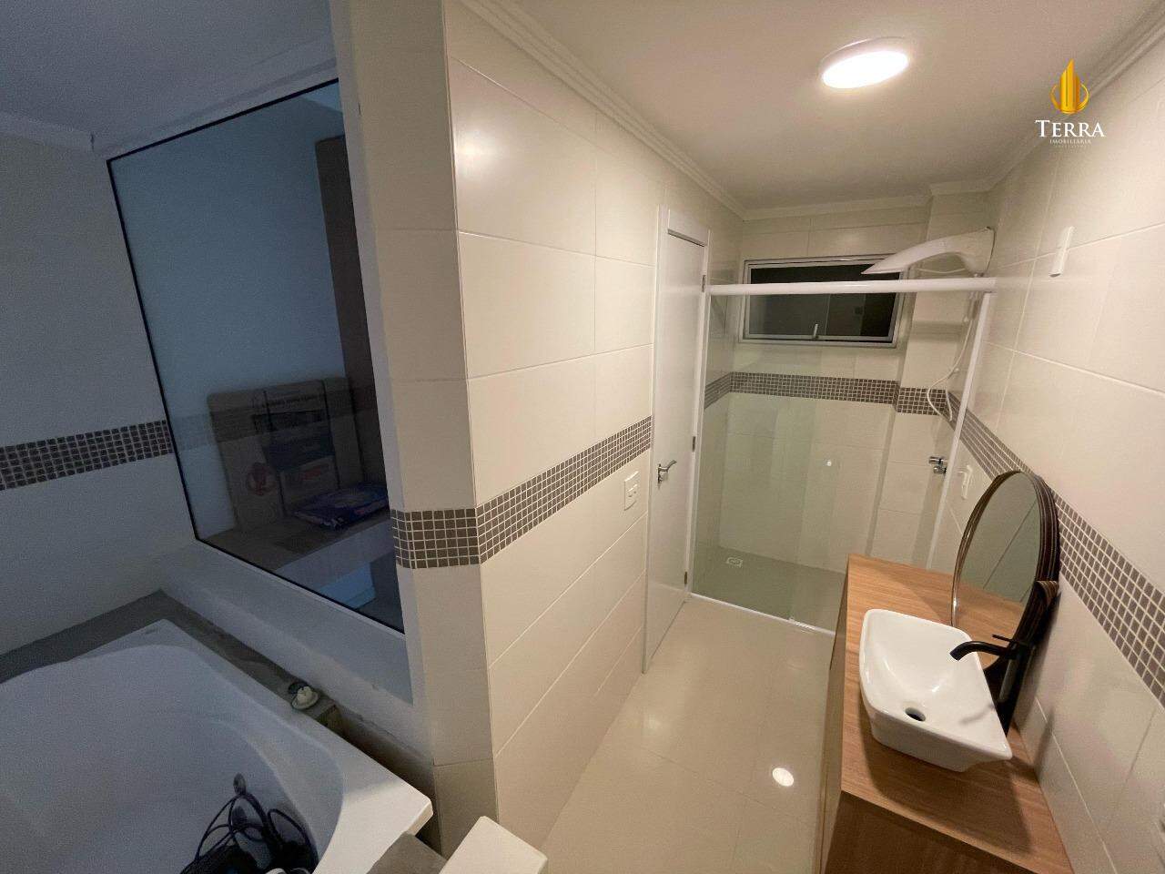 Emerald Apartamento com 3 quartos, Praia Brava: 
