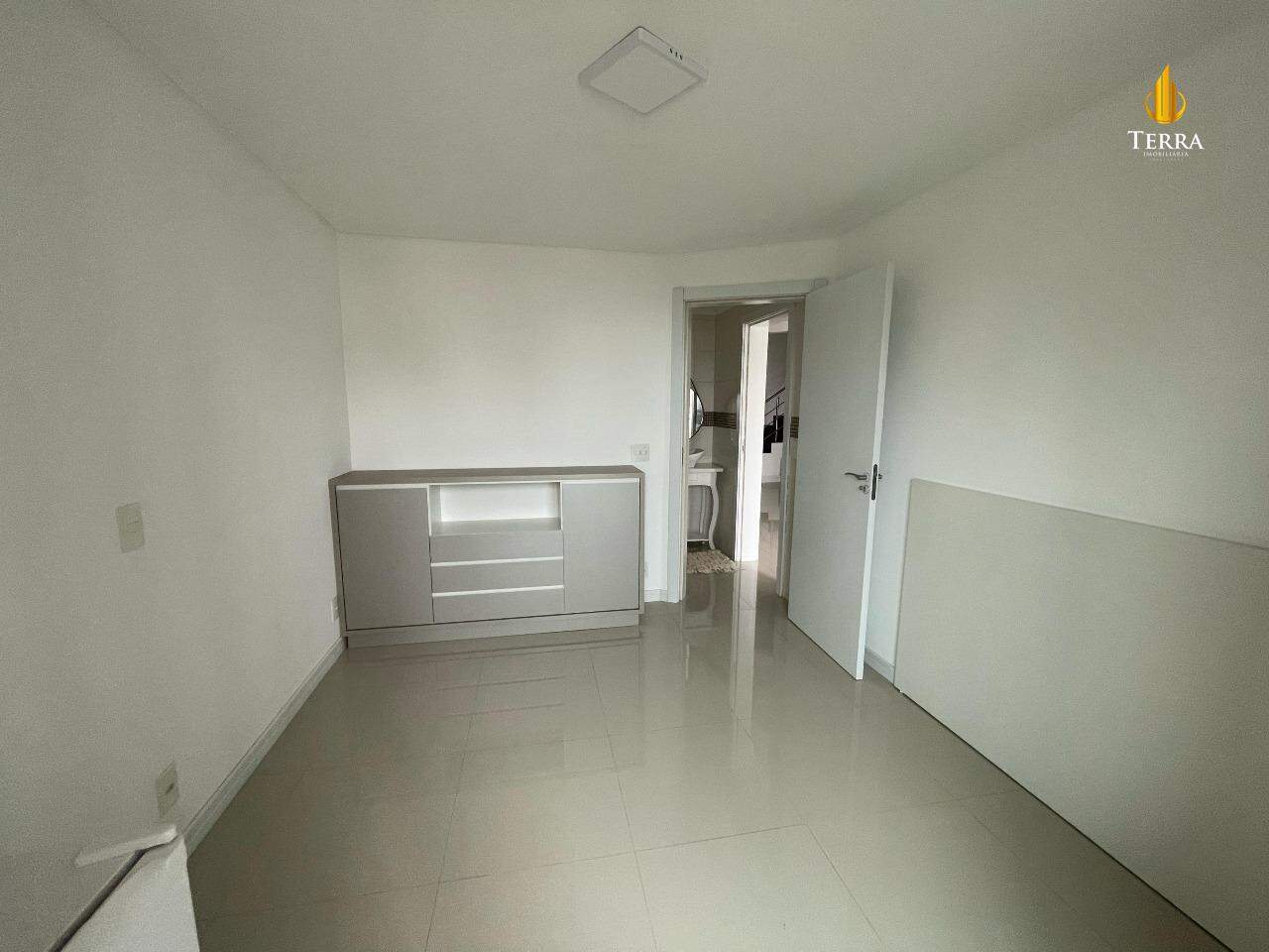 Emerald Apartamento com 3 quartos, Praia Brava: 