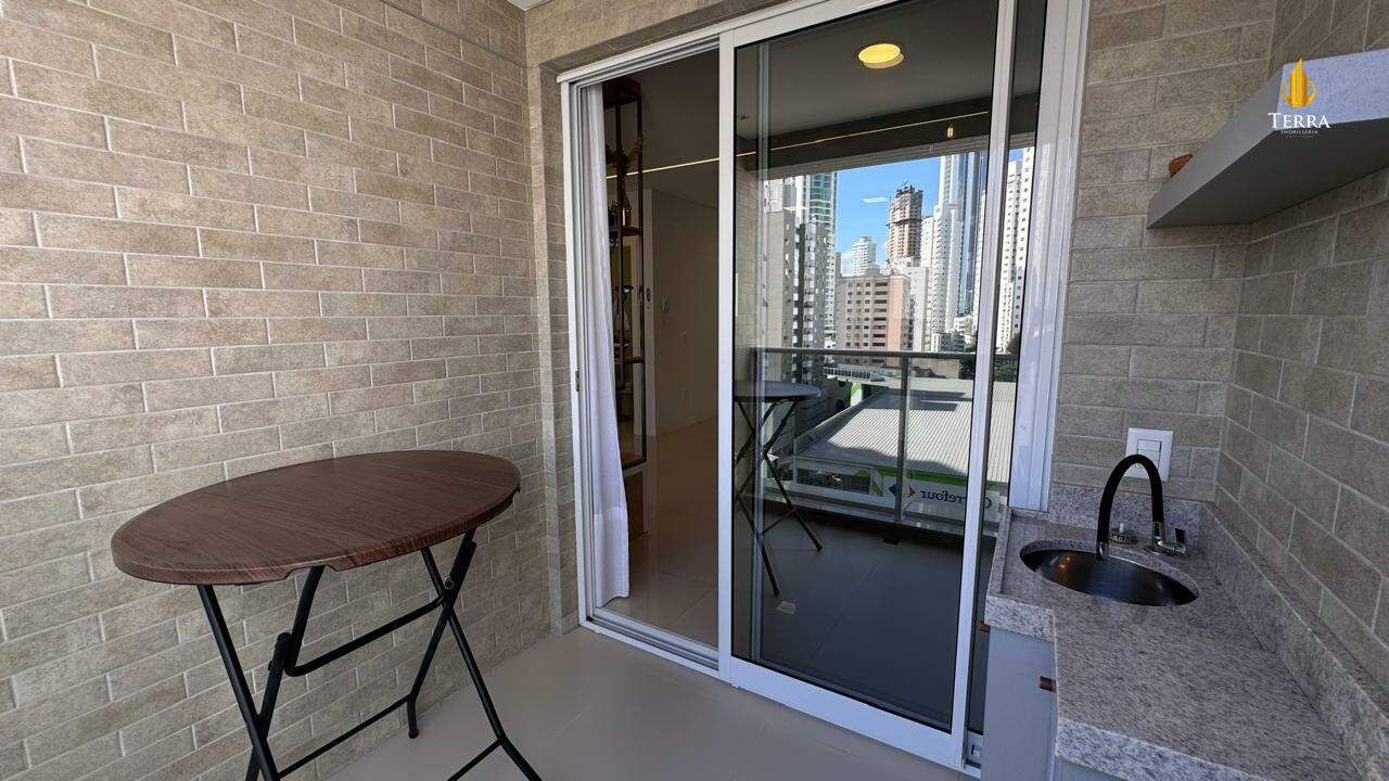Hamptons Village Apartamento com 3 quartos, Centro: