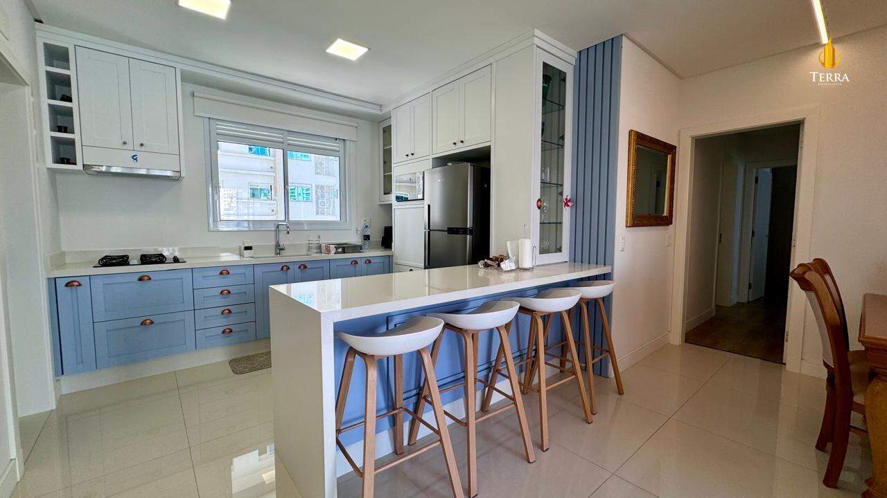 Hamptons Village Apartamento com 3 quartos, Centro: 