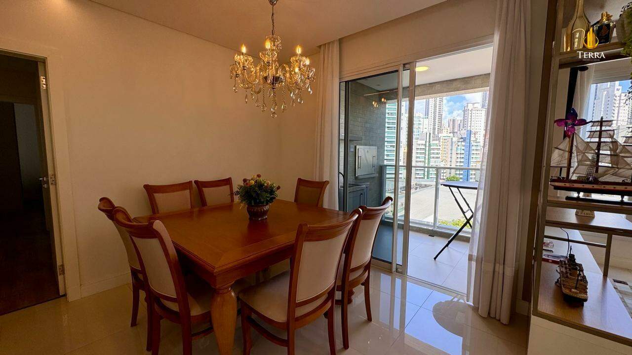 Hamptons Village Apartamento com 3 quartos, Centro: