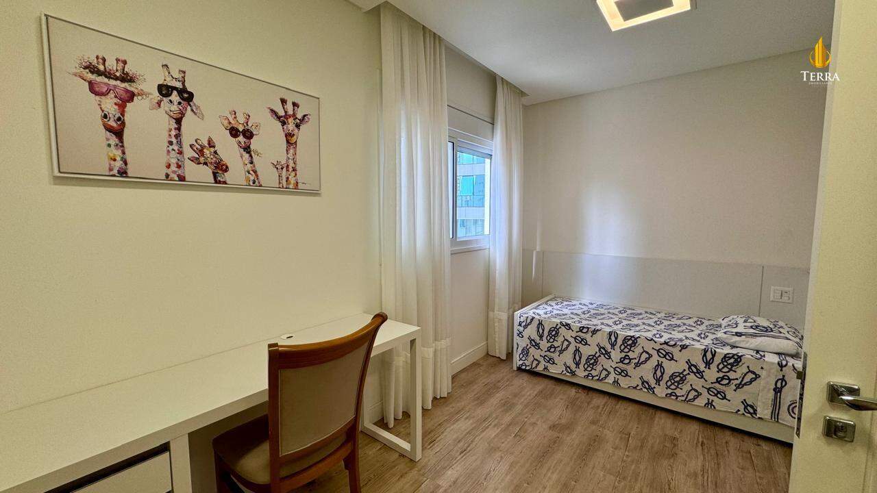 Hamptons Village Apartamento com 3 quartos, Centro: 