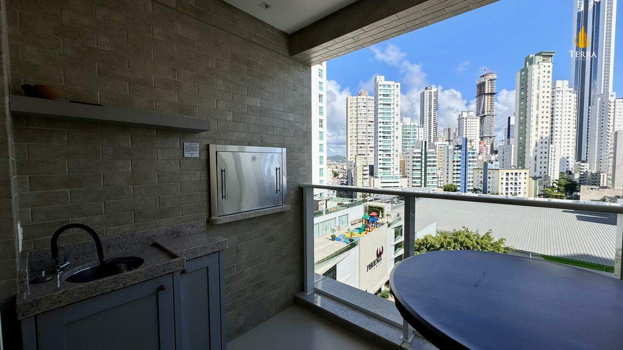 Hamptons Village Apartamento com 3 quartos, Centro: