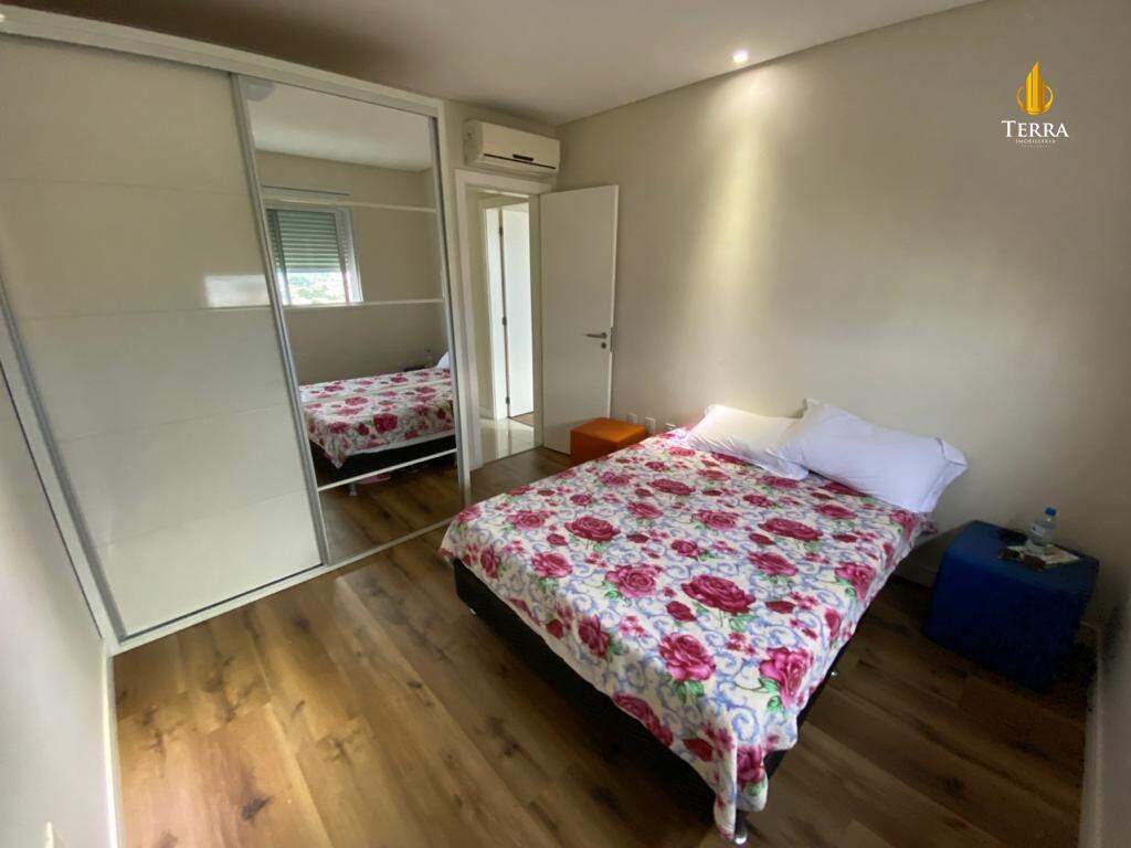  Apartamento com 4 quartos, Centro: 