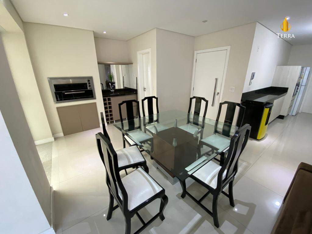  Apartamento com 4 quartos, Centro: 
