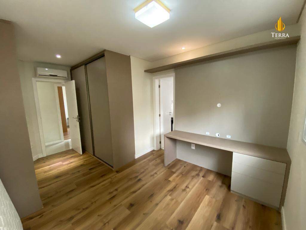  Apartamento com 4 quartos, Centro: 