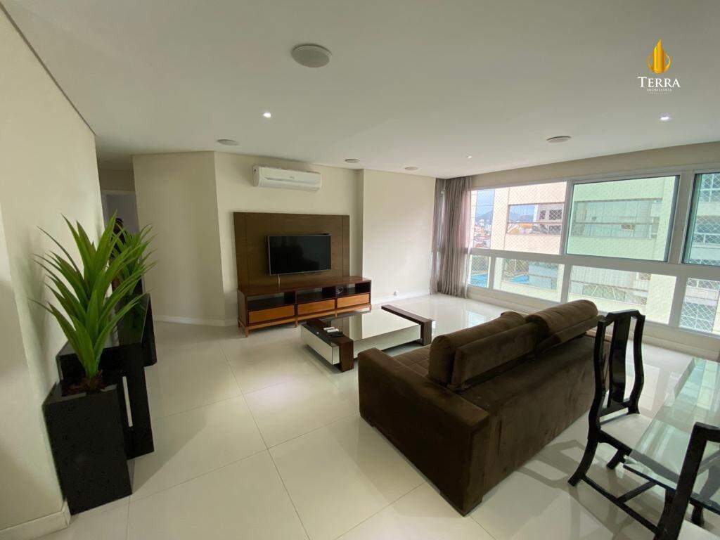  Apartamento com 4 quartos, Centro: 