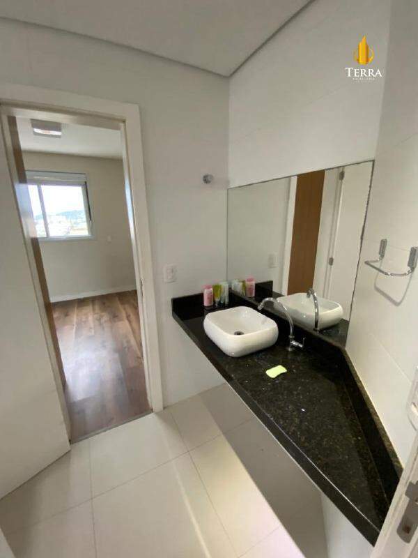 Apartamento com 4 quartos, Centro: 