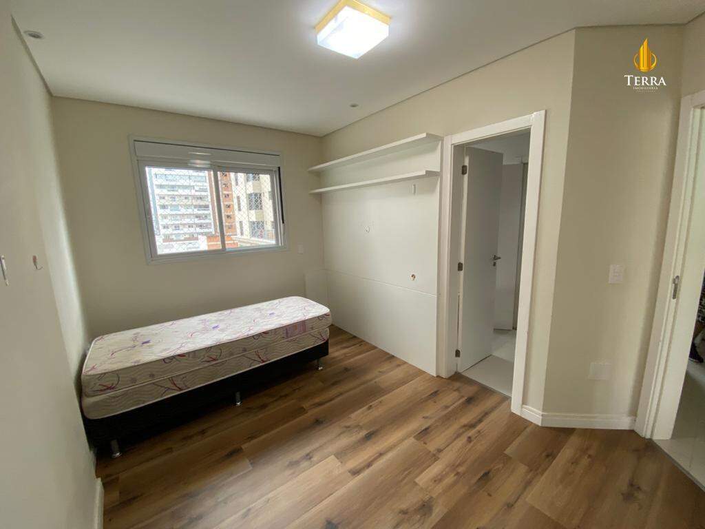  Apartamento com 4 quartos, Centro: 