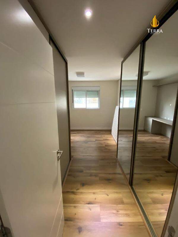  Apartamento com 4 quartos, Centro: 