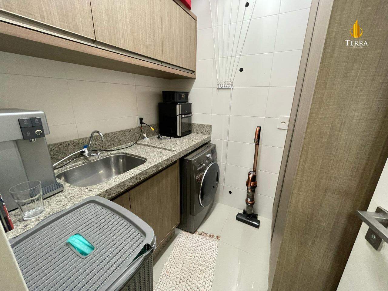 Edifício Porto Madero Apartamento com 2 quartos, Praia Brava: 
