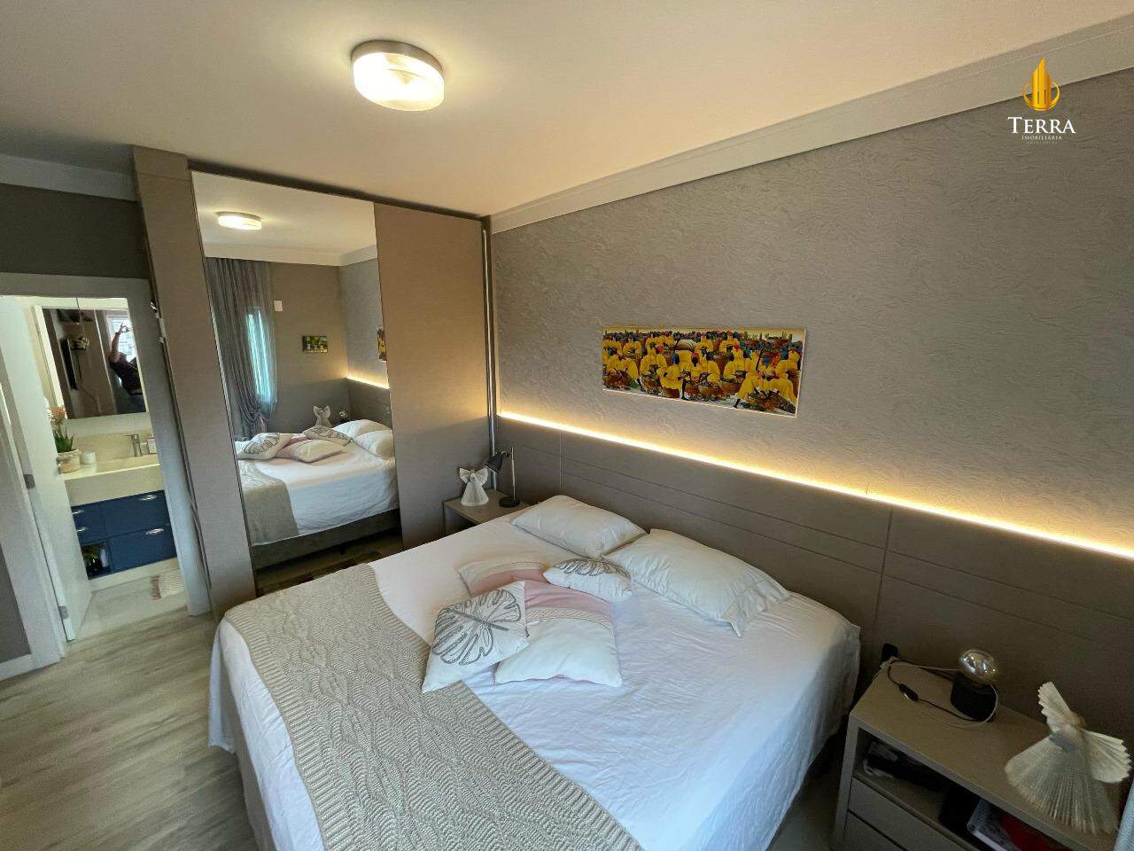 Edifício Porto Madero Apartamento com 2 quartos, Praia Brava: 