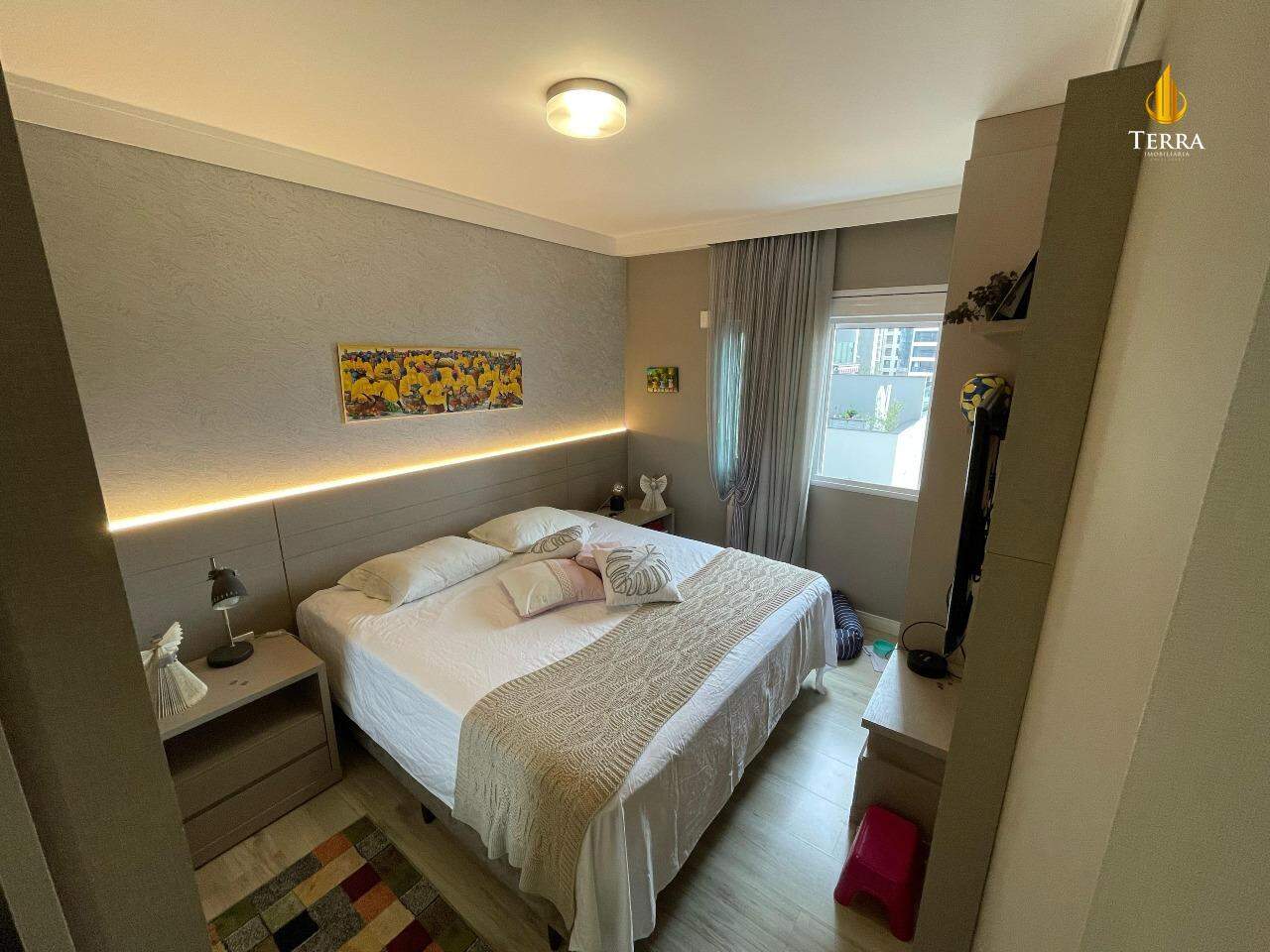 Edifício Porto Madero Apartamento com 2 quartos, Praia Brava: 
