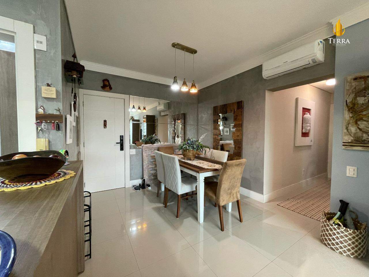 Edifício Porto Madero Apartamento com 2 quartos, Praia Brava: 