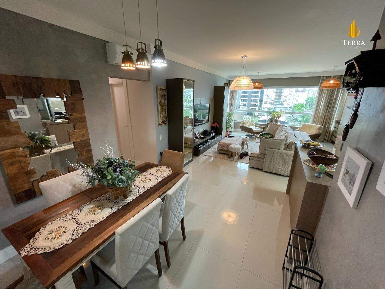 Edifício Porto Madero Apartamento com 2 quartos, Praia Brava: 