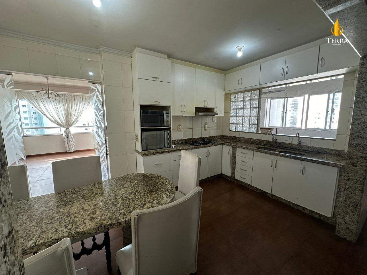 Edificio Dom Fernando Apartamento com 4 quartos, Centro: 