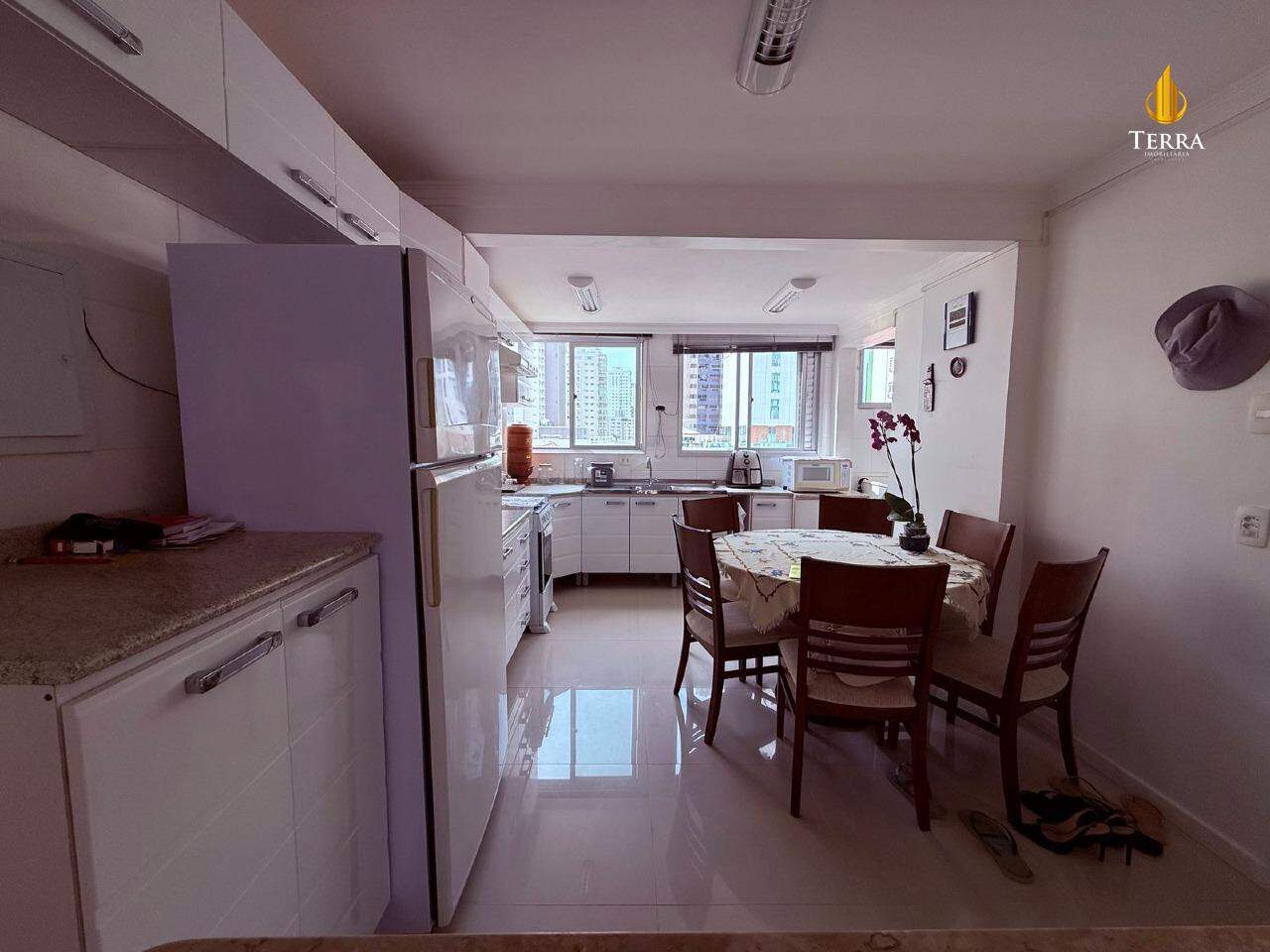 Edifício Alfa Centauro Apartamento com 3 quartos, Centro: 