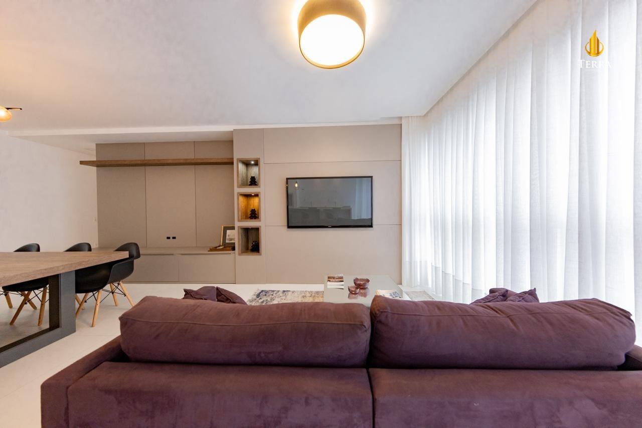 Royal Tower Residence Apartamento com 4 quartos, Centro: 