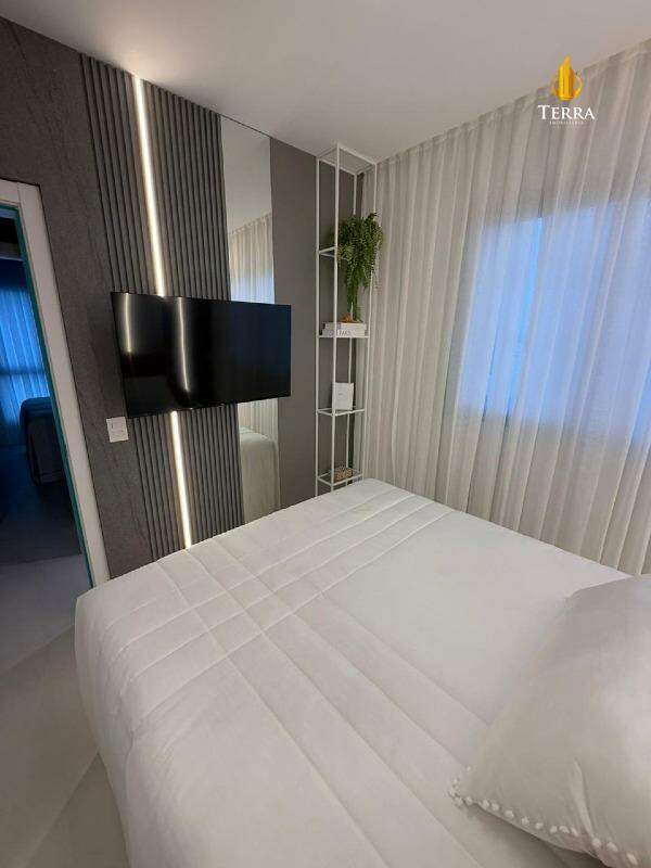 Tesla Residencial Apartamento com 4 quartos, Centro: 