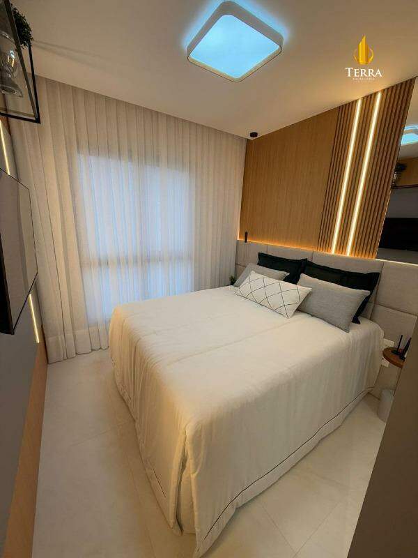 Tesla Residencial Apartamento com 4 quartos, Centro: 