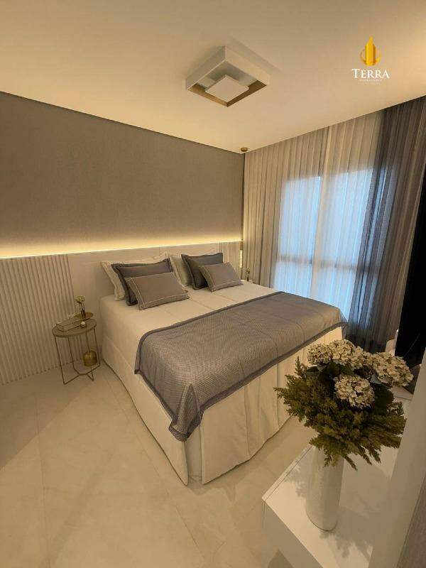 Tesla Residencial Apartamento com 4 quartos, Centro: 