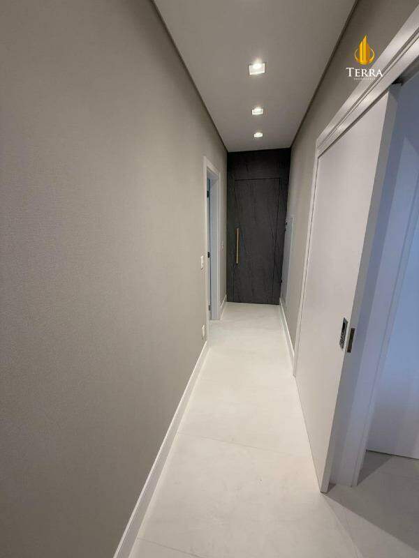 Tesla Residencial Apartamento com 4 quartos, Centro: 