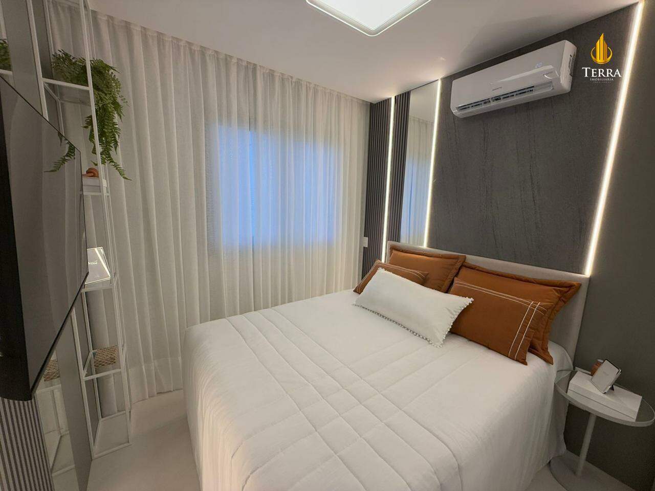 Tesla Residencial Apartamento com 4 quartos, Centro: 