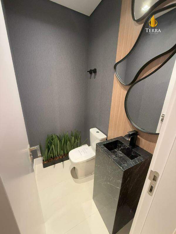 Tesla Residencial Apartamento com 4 quartos, Centro: 