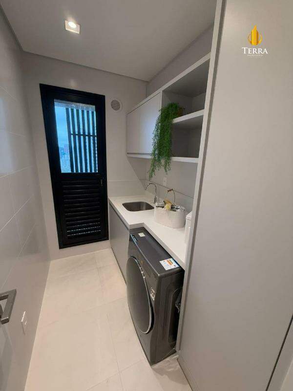 Tesla Residencial Apartamento com 4 quartos, Centro: 
