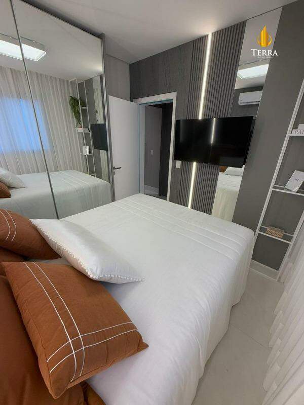 Tesla Residencial Apartamento com 4 quartos, Centro: 