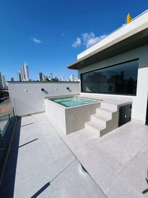 Sobrado com 3 quartos, Centro:
