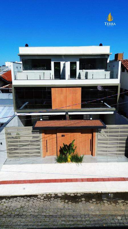 Sobrado com 3 quartos, Centro: