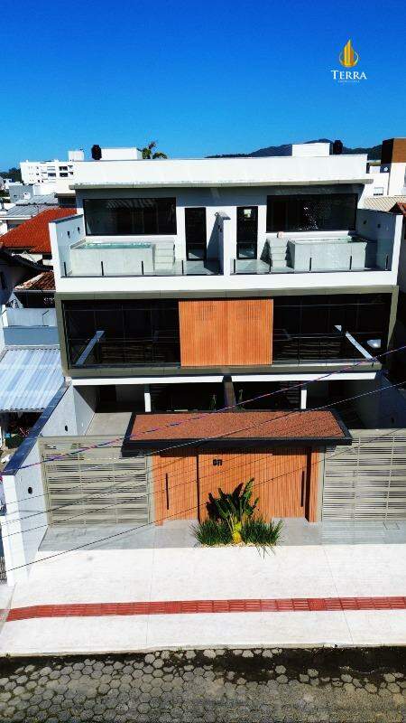 Sobrado com 3 quartos, Centro: