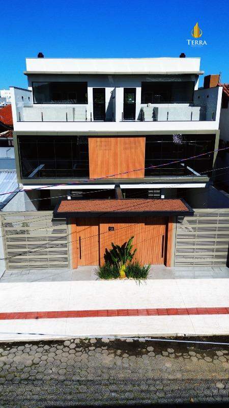 Sobrado com 3 quartos, Centro: