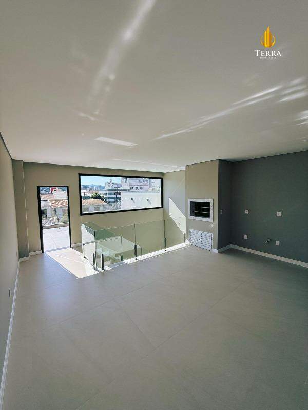 Sobrado com 3 quartos, Centro: