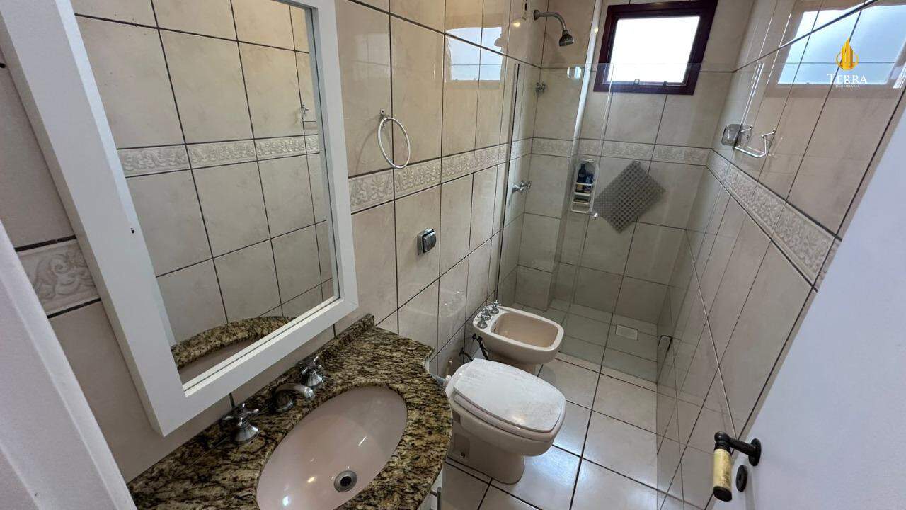  Apartamento com 3 quartos, Centro: 